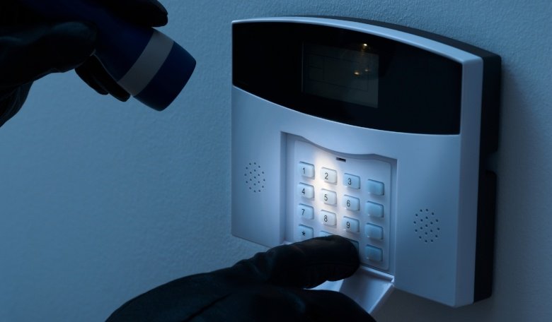 Burglar Alarm Systems for Jewelers: Understanding Line Supervision and Security